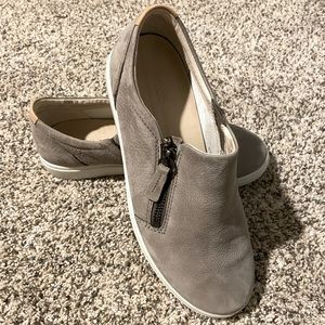 Women’s Ecco short bootie, like new condition.